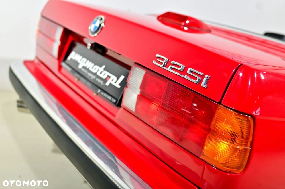 BMW Seria 3 325i - 40