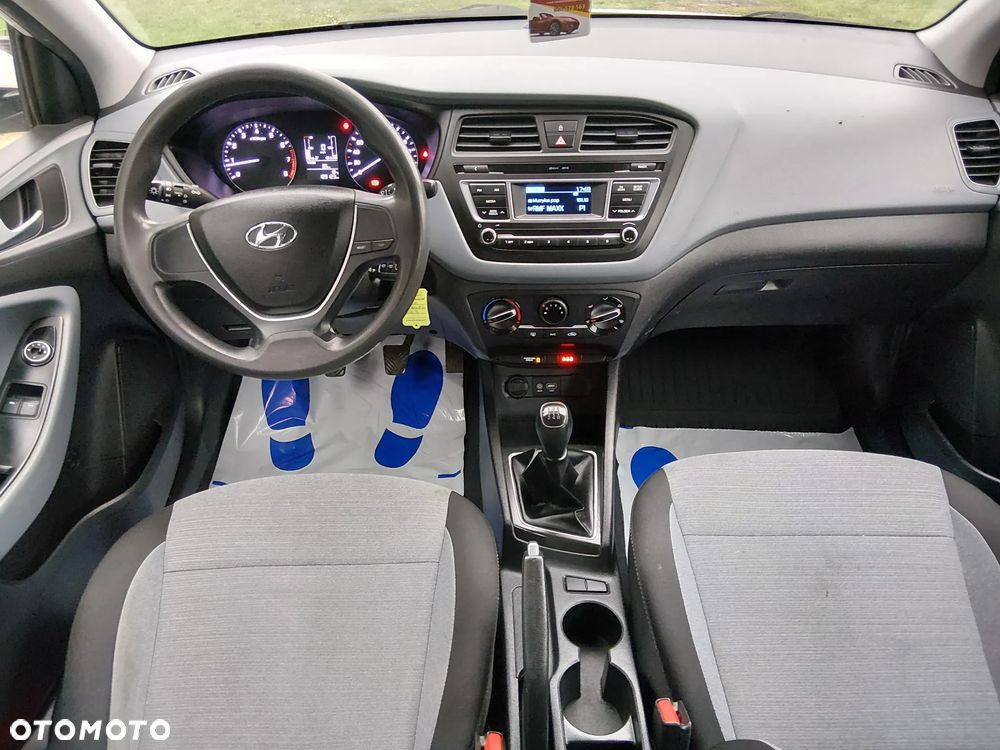 Hyundai i20 1.2 Pure - 12