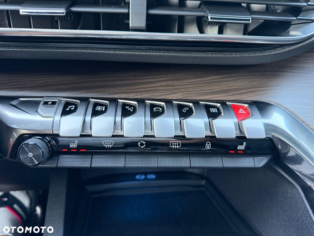 Peugeot 3008 1.6 PureTech Hybrid4 PHEV GT Pack S&S EAT8 - 19
