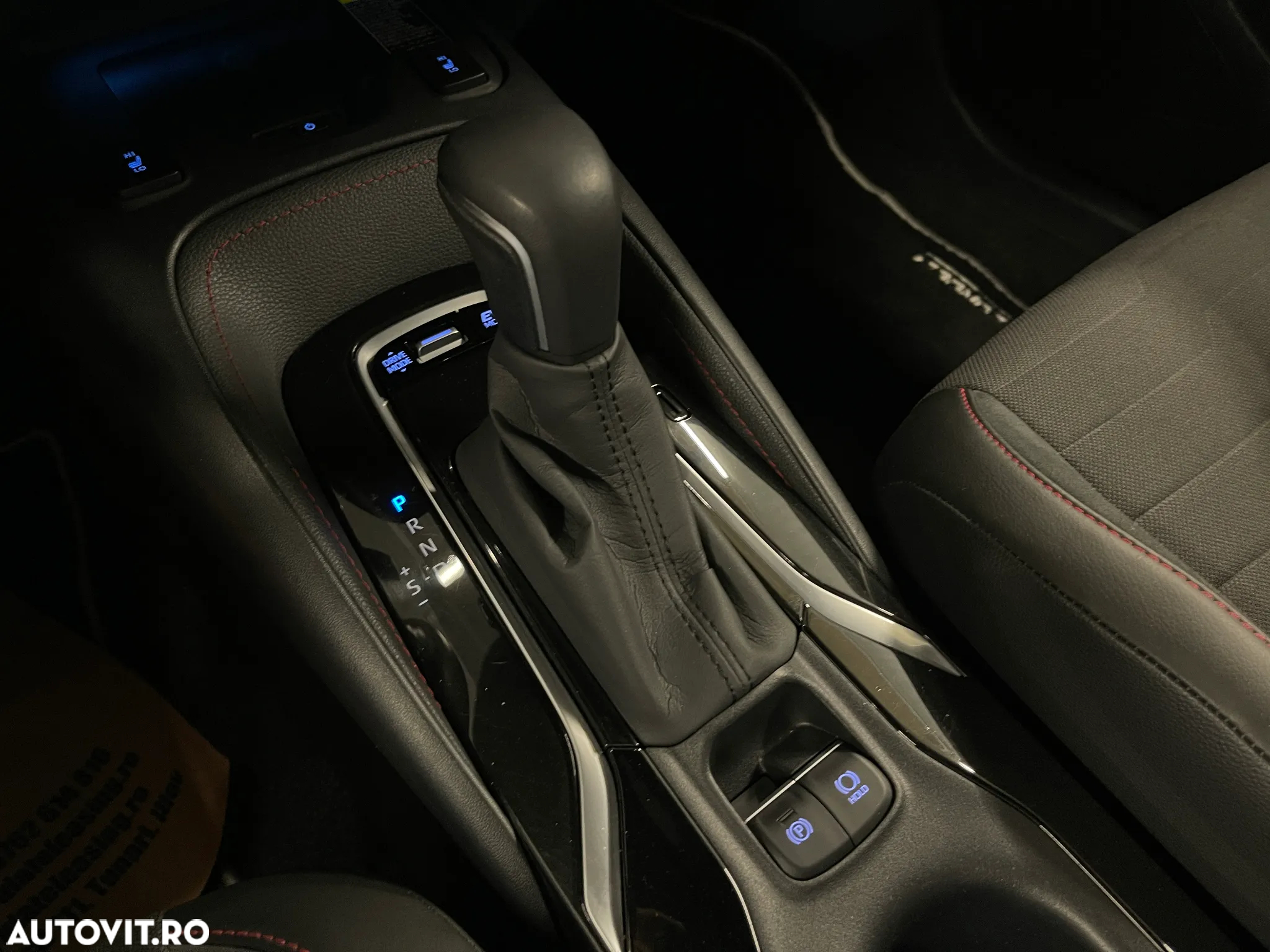 Toyota Corolla 2.0 Hybrid Lounge - 26