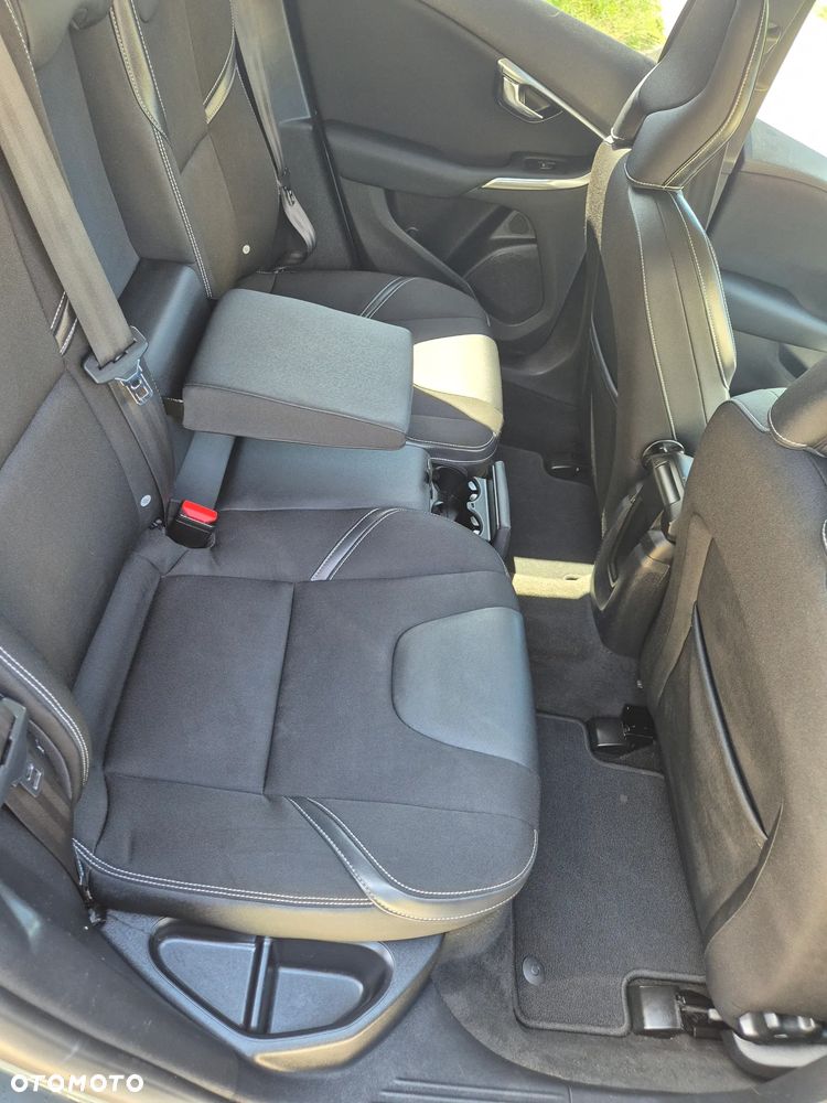 Volvo V40 D2 Momentum - 10