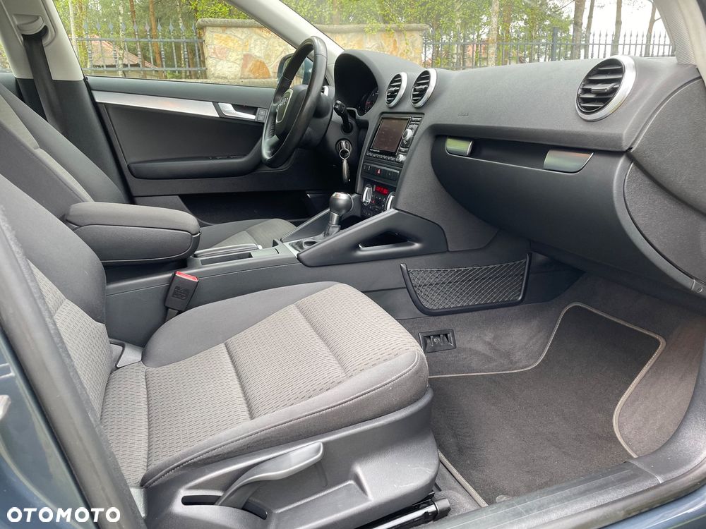Audi A3 Sportback 2.0 TDI DPF (DSG) S tronic Attraction - 24