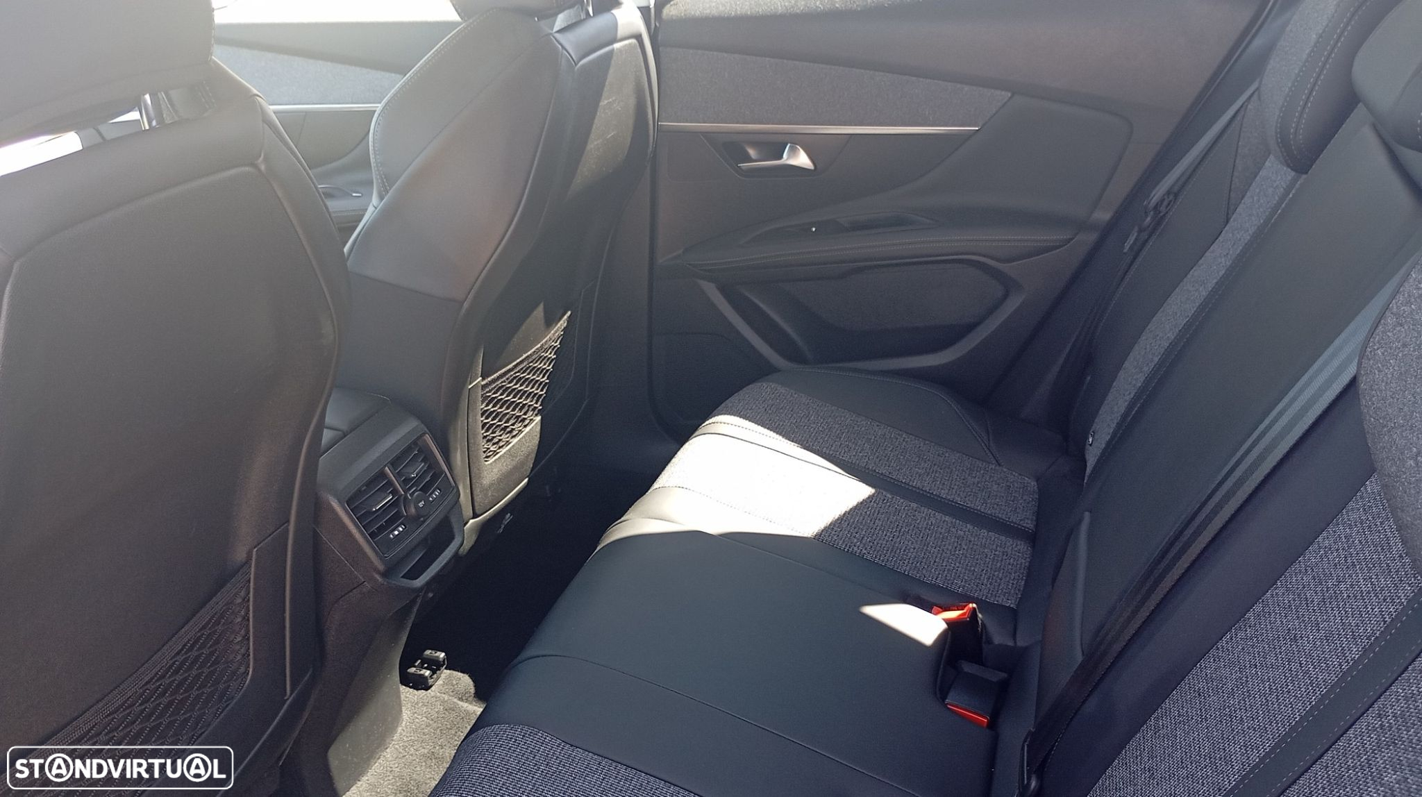 Peugeot 3008 PureTech 130 Stop & Start GPF EAT8 Allure Business-Pack - 18