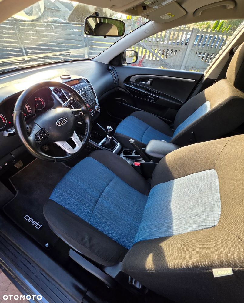 Kia Ceed - 5