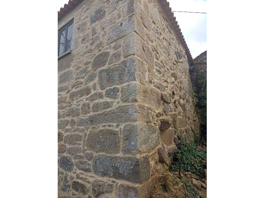 Moradia para restauro - Alvaredo, Melgaço - Grande imagem: 4/9