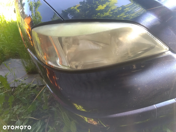 Opel Astra 1.6 lampa przednia prawa