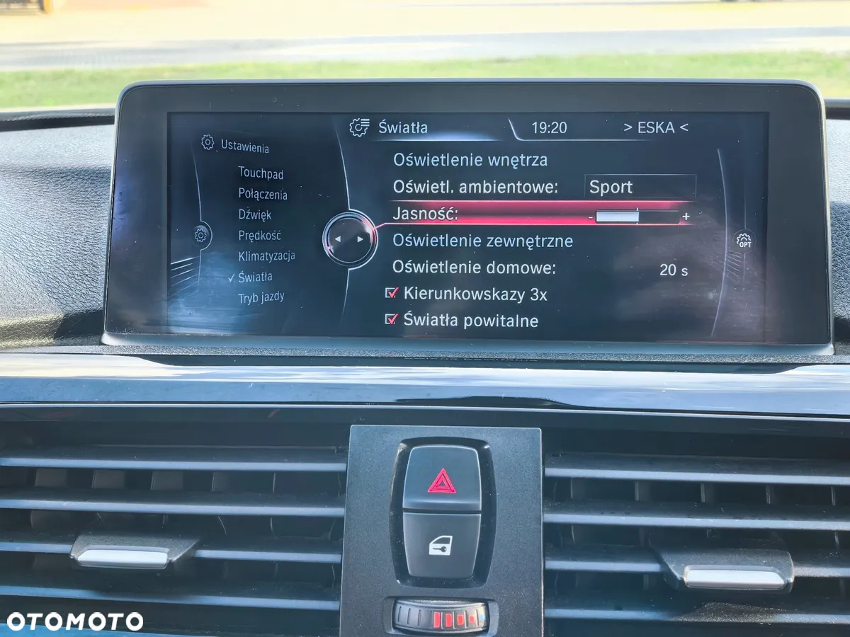 BMW Seria 3 318d Touring Sport Line - 25