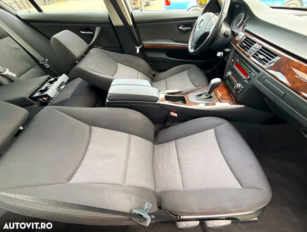 BMW Seria 3 318i Aut. - 23