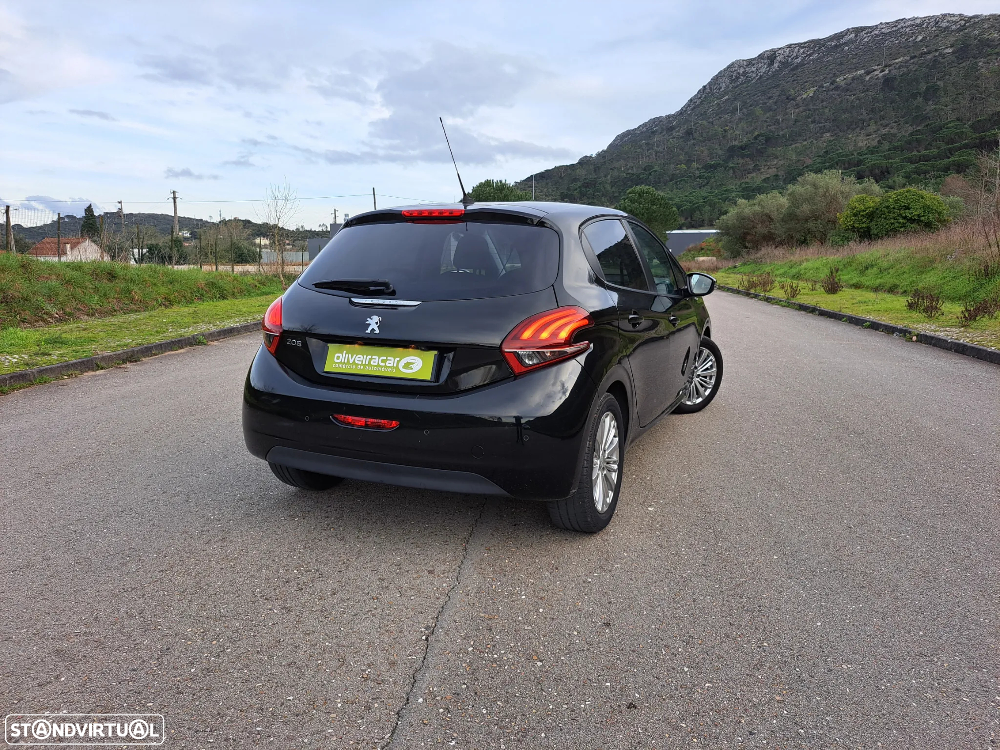 Peugeot 208 1.6 BlueHDi Style - 4