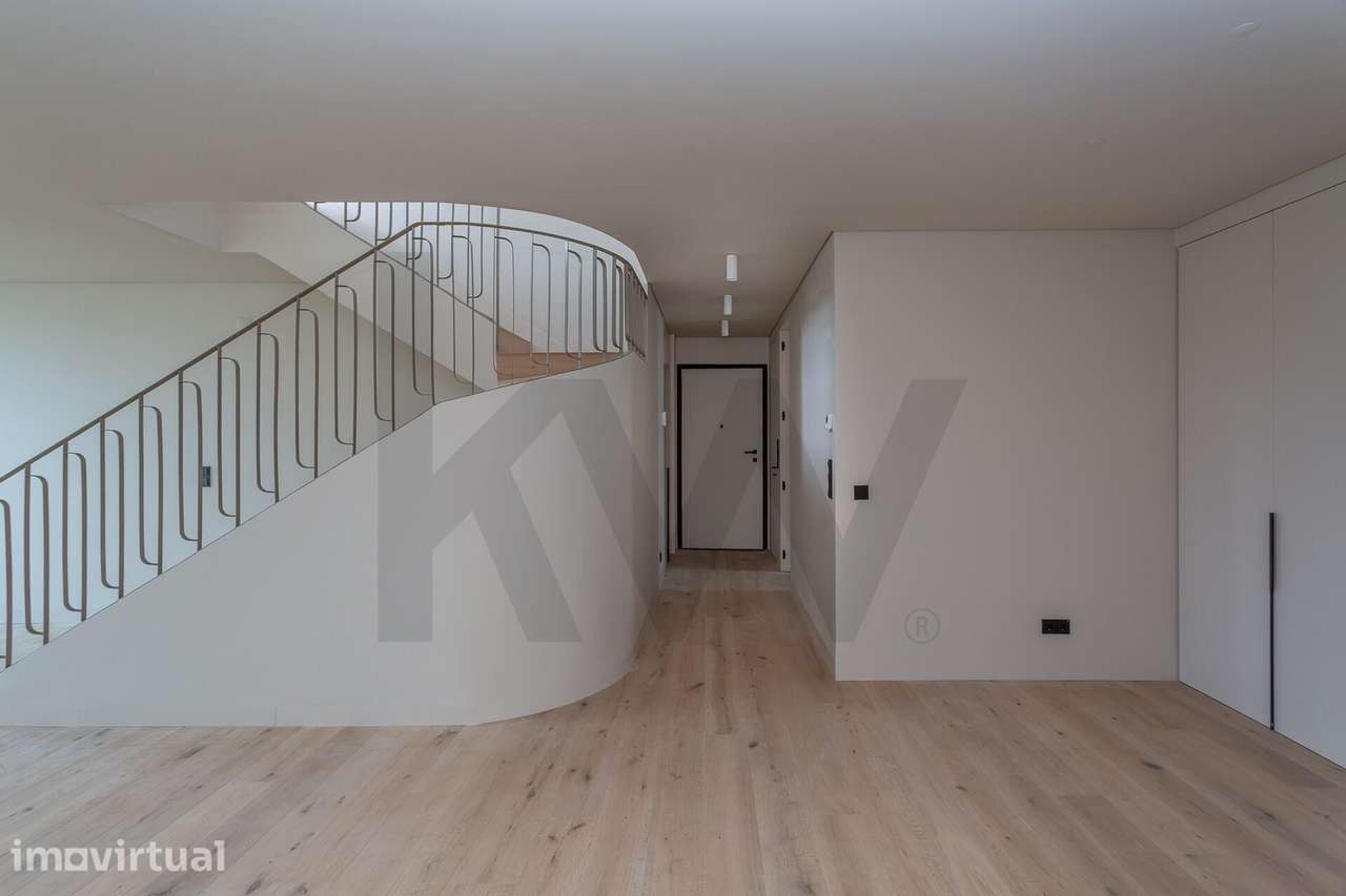 T3 Duplex com Terraço e Piscina Privativa nas Avenidas Novas - Grande imagem: 3/40