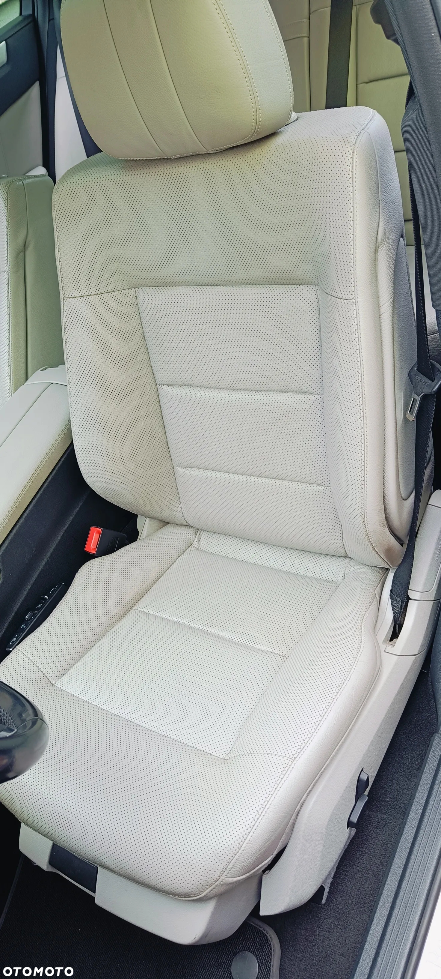 Mercedes-Benz Klasa E 350 CDI BlueEff Avantgarde - 40