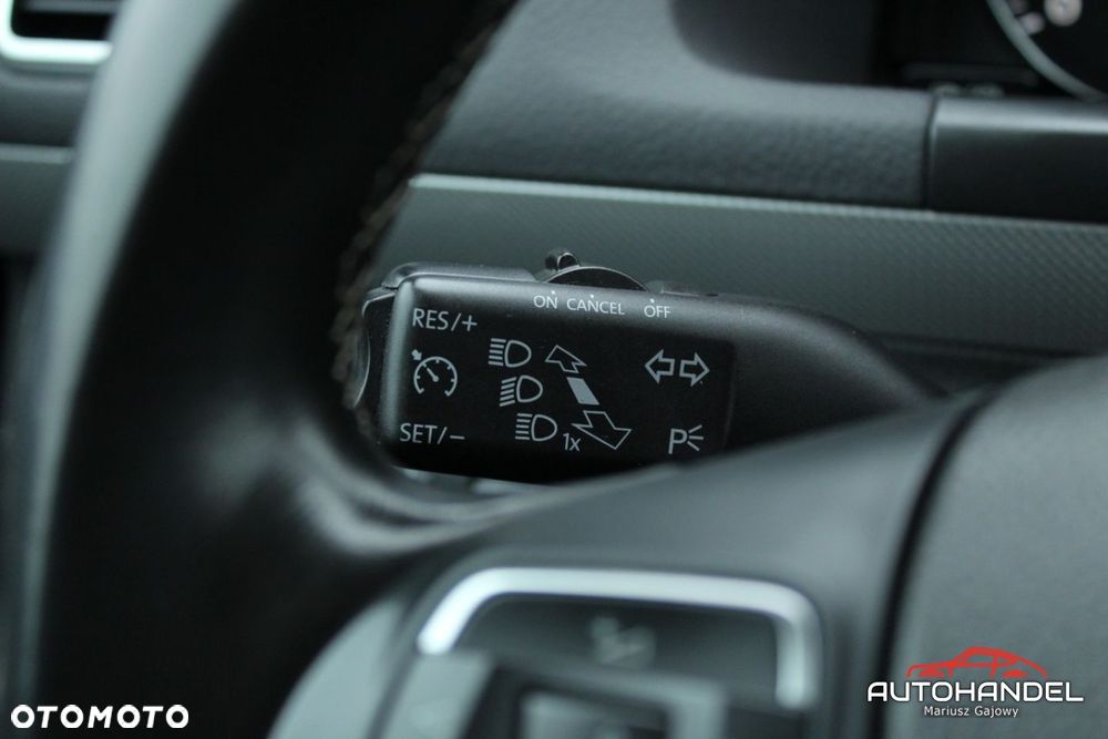 Volkswagen Touran - 11