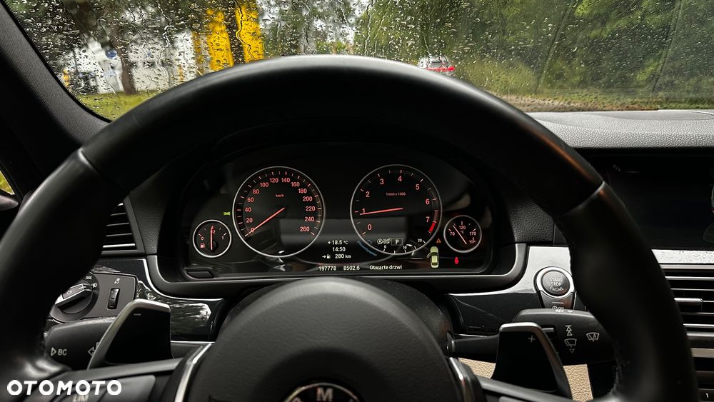 BMW Seria 5 528i xDrive Sport-Aut Luxury Line - 31