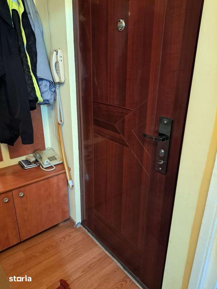Apartament 3 cam PB la parter pe str. Doina cu 2 bai, necesita renovat — fotografia 1