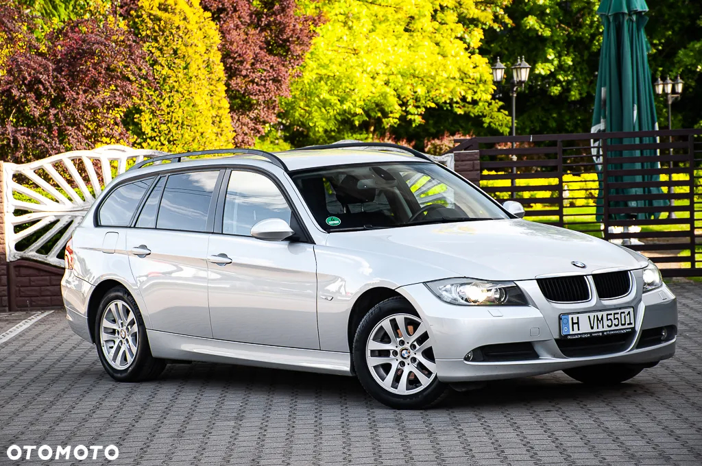 BMW Seria 3 318i Touring - 4