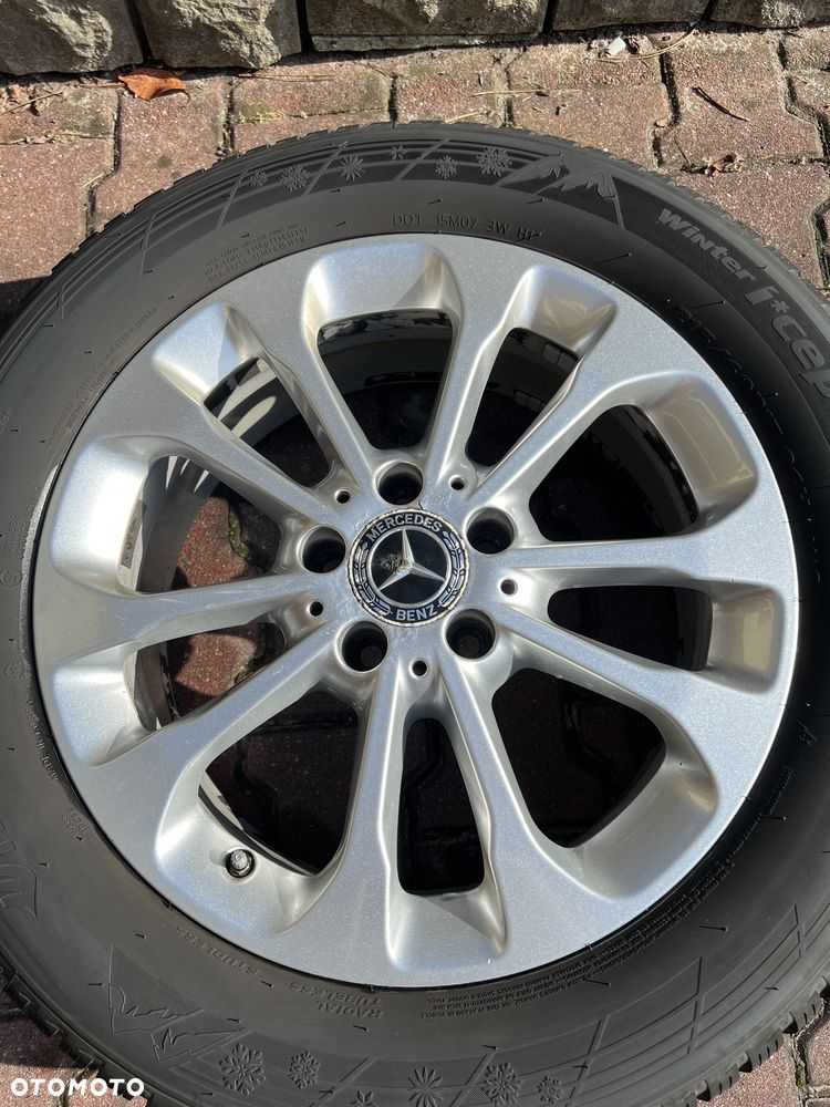 Sprzedam oryginalny komplet felg Mercedes GLA 17” wraz z oponami zimowymi oraz czujnikami ciśnienia - 4