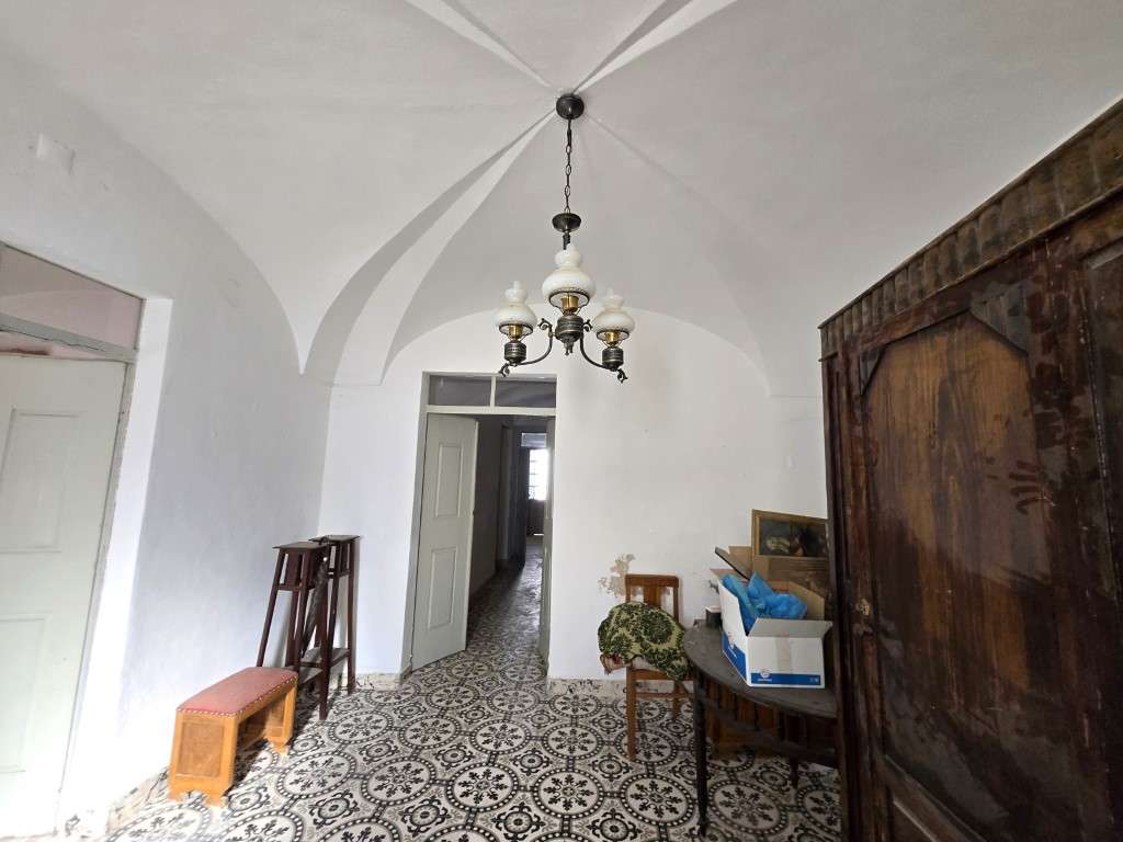 Moradia T4 com quintal, no centro histórico da Vila de Redondo - Grande imagem: 3/26