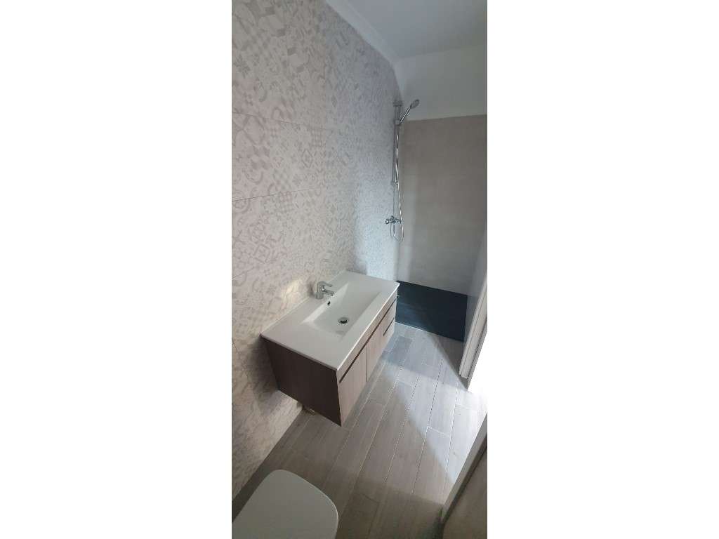 Apartamento T1 Moderno para Arrendamento | Centro de Abrantes - Grande imagem: 5/8