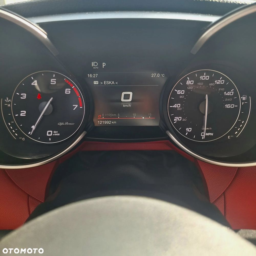 Alfa Romeo Giulia 2.0 Turbo 16V AT8-Q4 Veloce Ti - 3