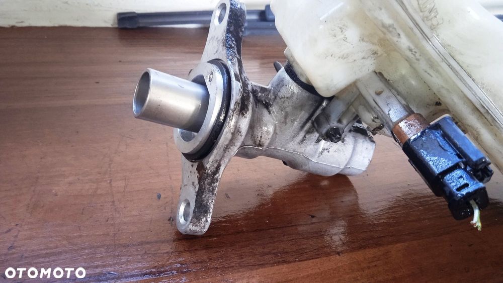 Pompka zbiorniczek serwa płynu hamulcowego Citroen C3 Picasso 32069745 - 2