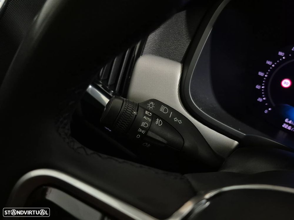Volvo V90 Cross Country 2.0 B5 Plus AWD - 20