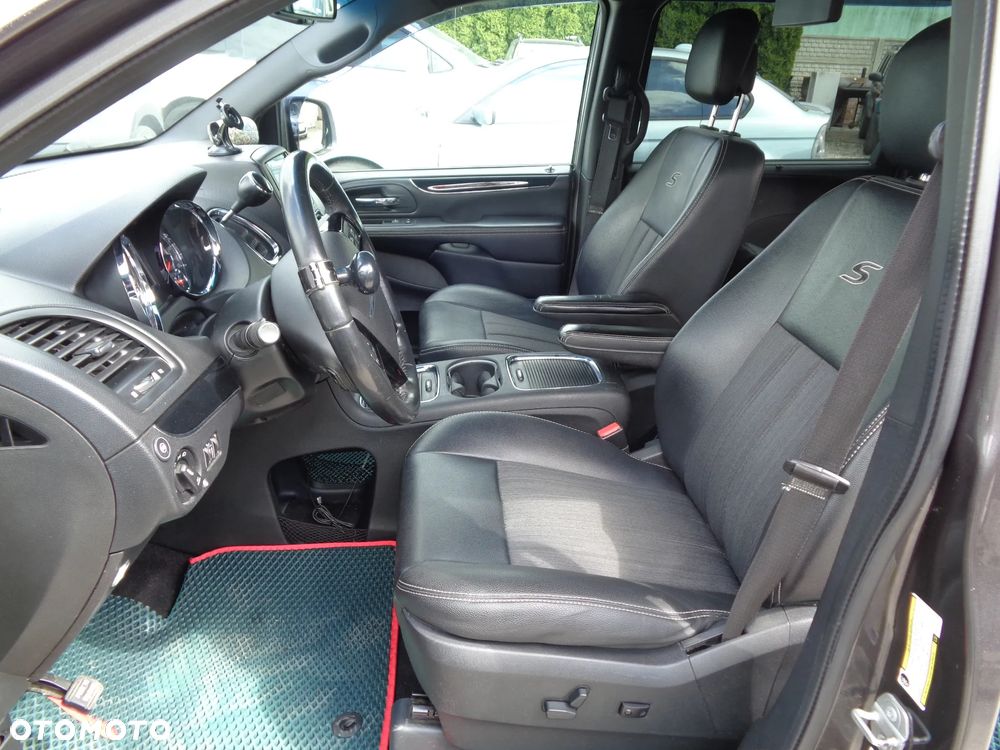 Chrysler Town & Country 3.6 Limited - 19