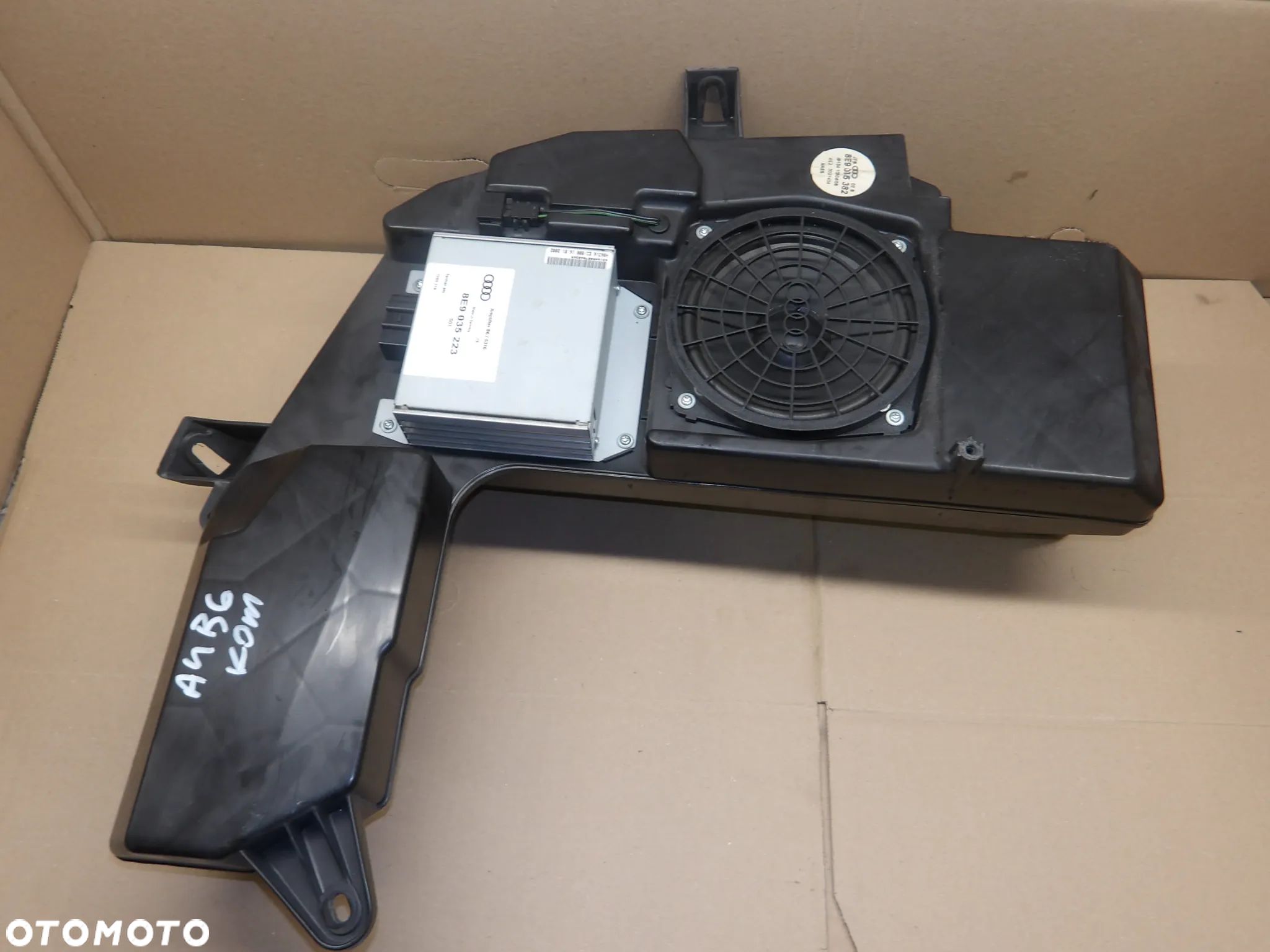 AUDI A4 B6 01-04 KOMBI GŁOŚNIK SUBWOOFER 8E9035382 - 1