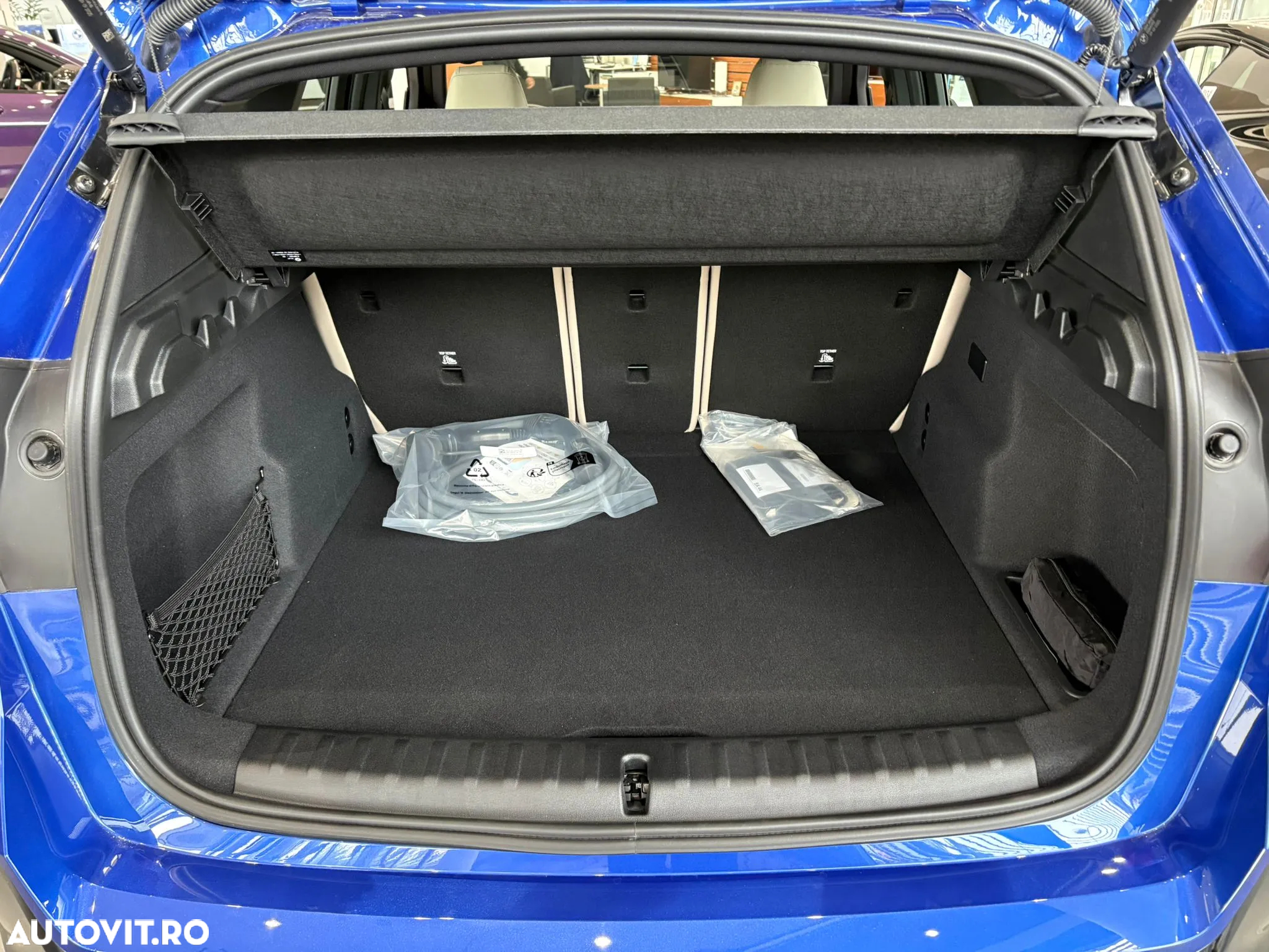BMW iX1 eDrive20 M Sportpaket - 13
