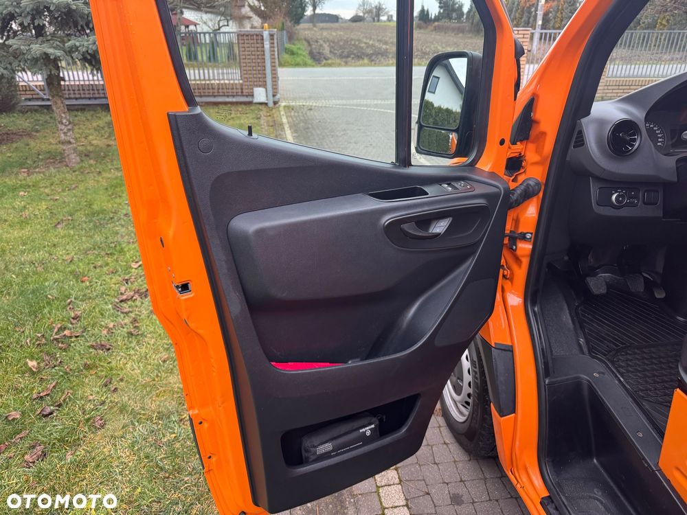 Mercedes-Benz Sprinter - 19