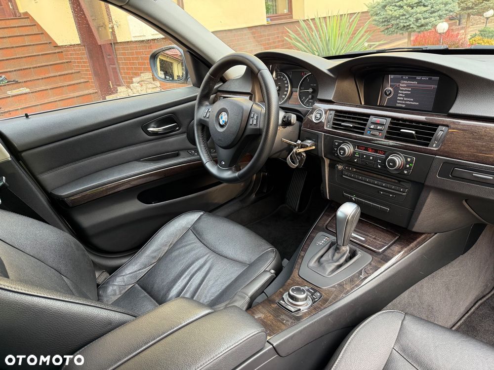 BMW Seria 3 320d Touring Sport-Aut Blue Performance Luxury Line - 25