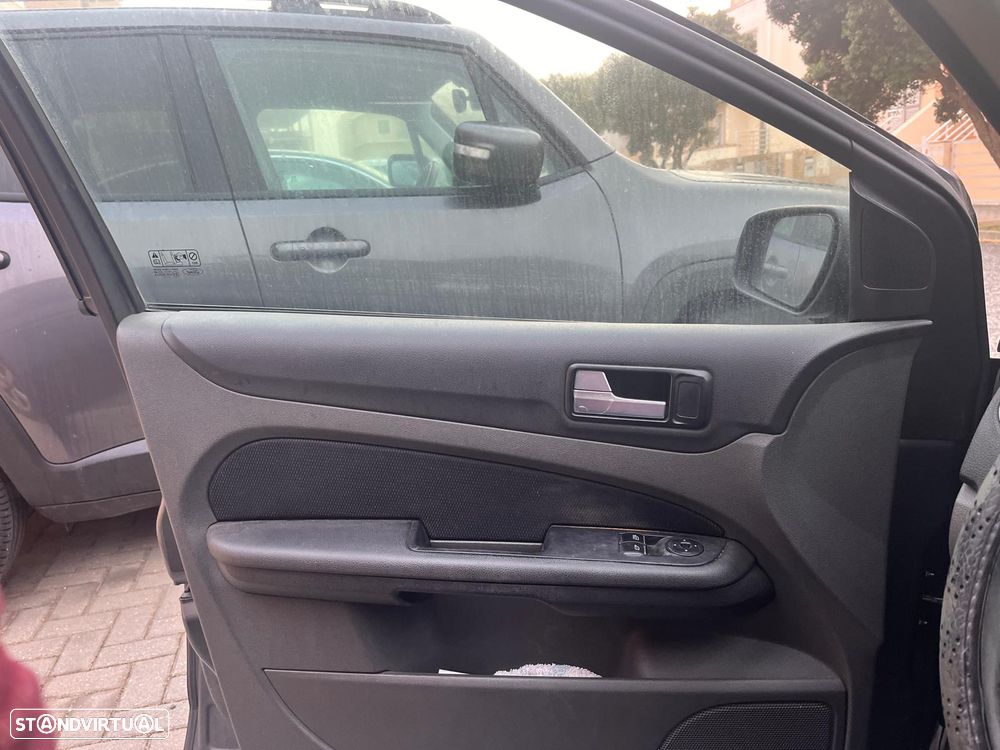 Ford Focus 1.6 TDCi Ghia - 10