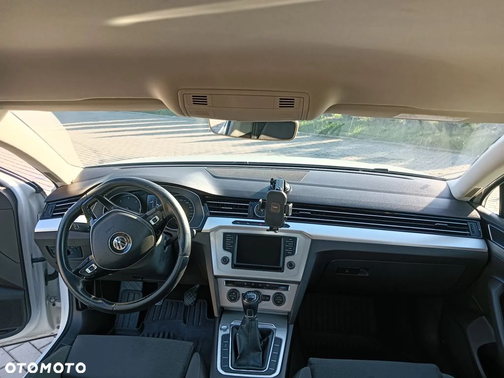 Volkswagen Passat 1.6 TDI BMT Trendline - 8