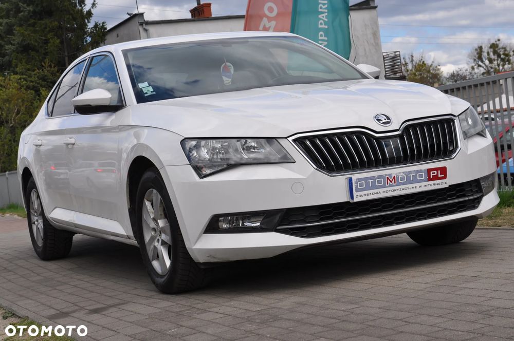 Skoda Superb 2.0 TDI Premium Edition - 1