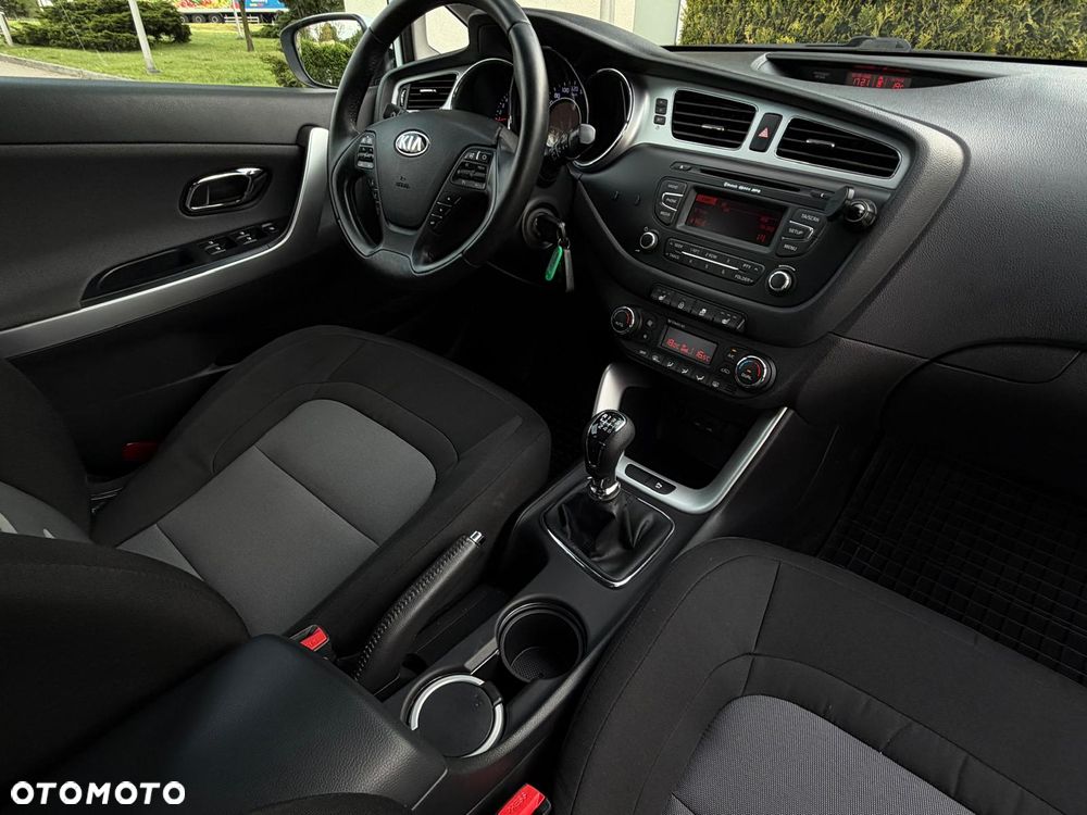 Kia Ceed 1.6 GDI Fifa World Cup Edition - 32