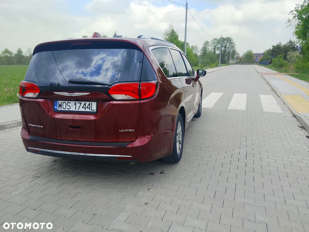 Chrysler Pacifica - 4
