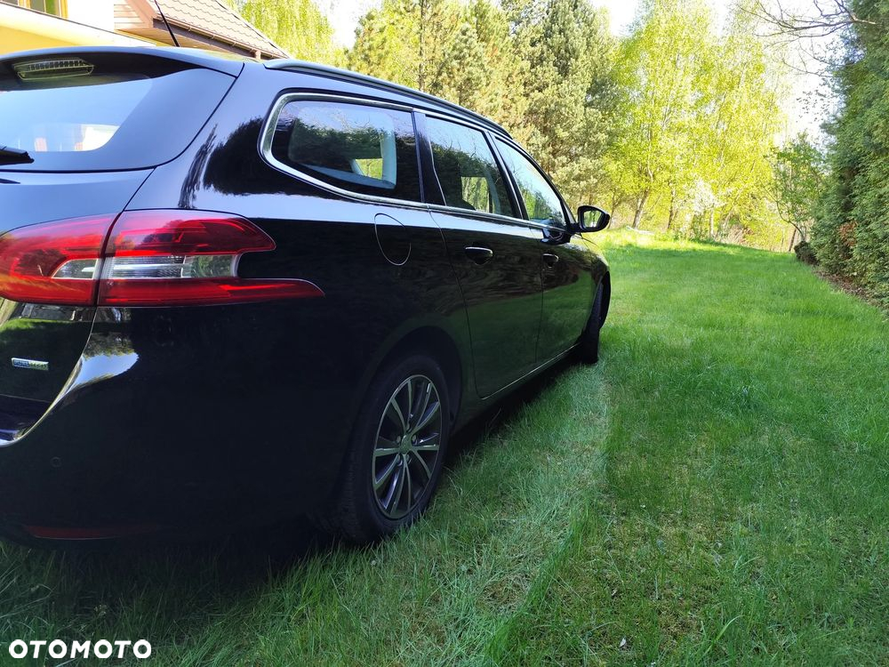 Peugeot 308 SW 1.2 PureTech Allure S&S - 4