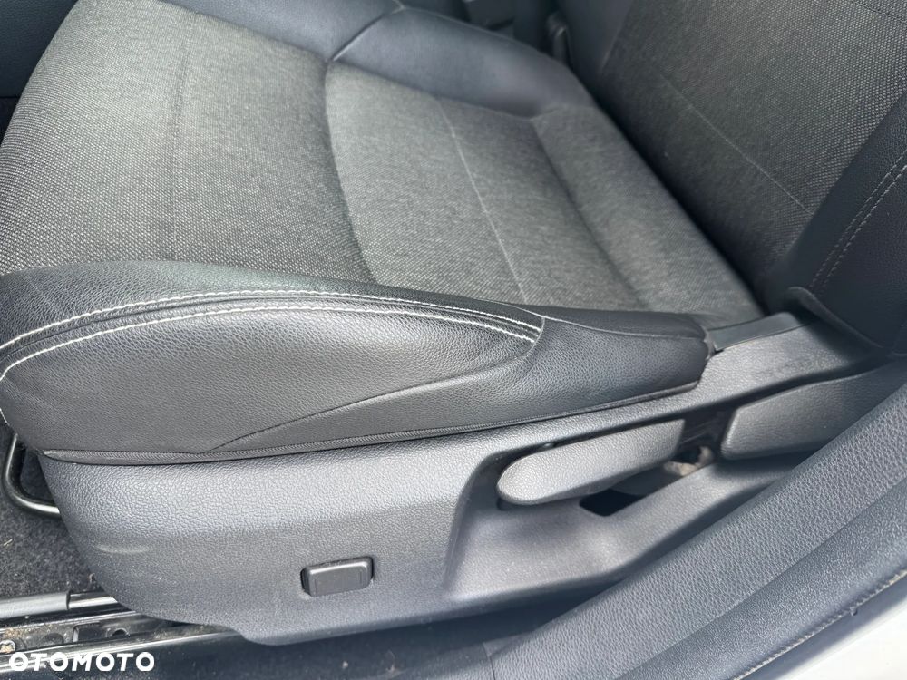 Toyota Corolla 1.8 Hybrid Style - 32