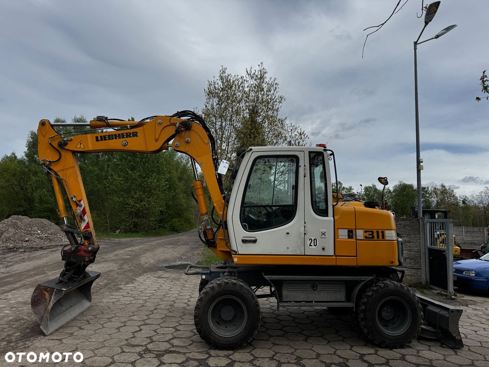 Liebherr A311 - 1