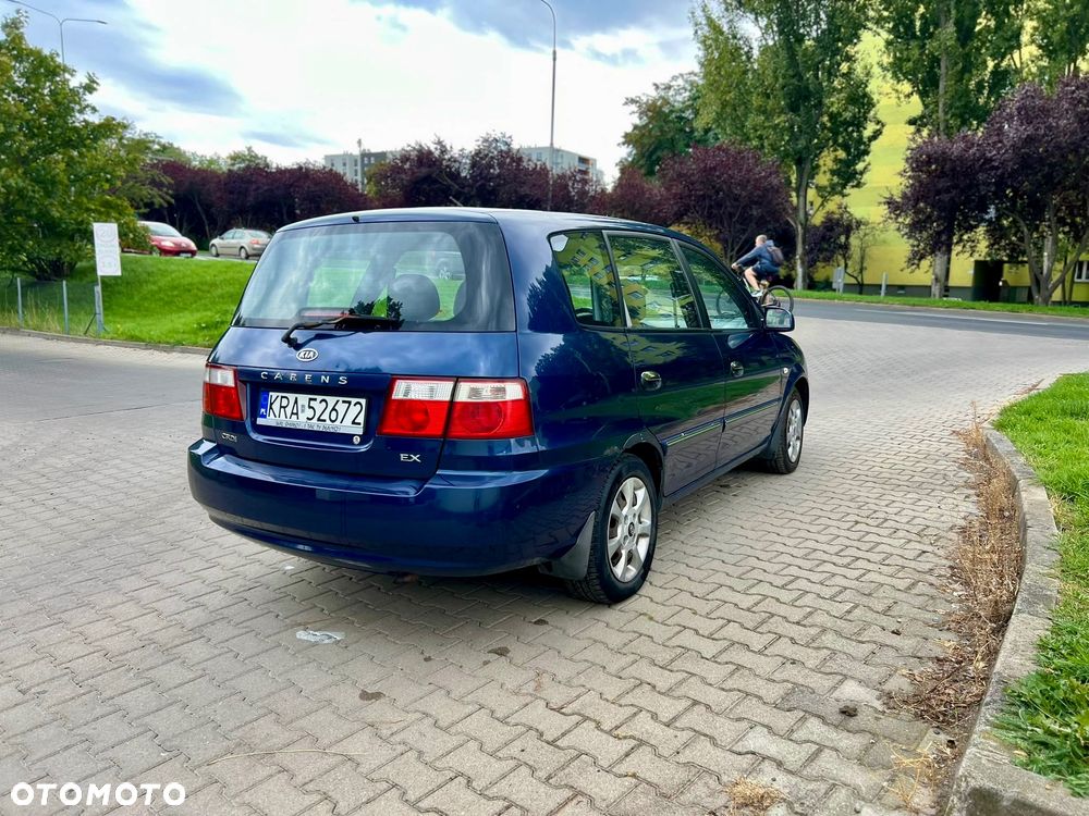 Kia Carens - 8
