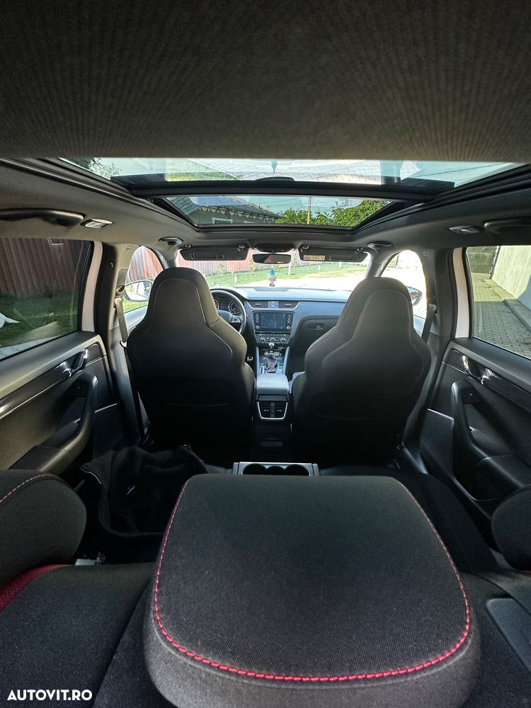 Skoda Octavia 2.0 TDI DSG RS - 10
