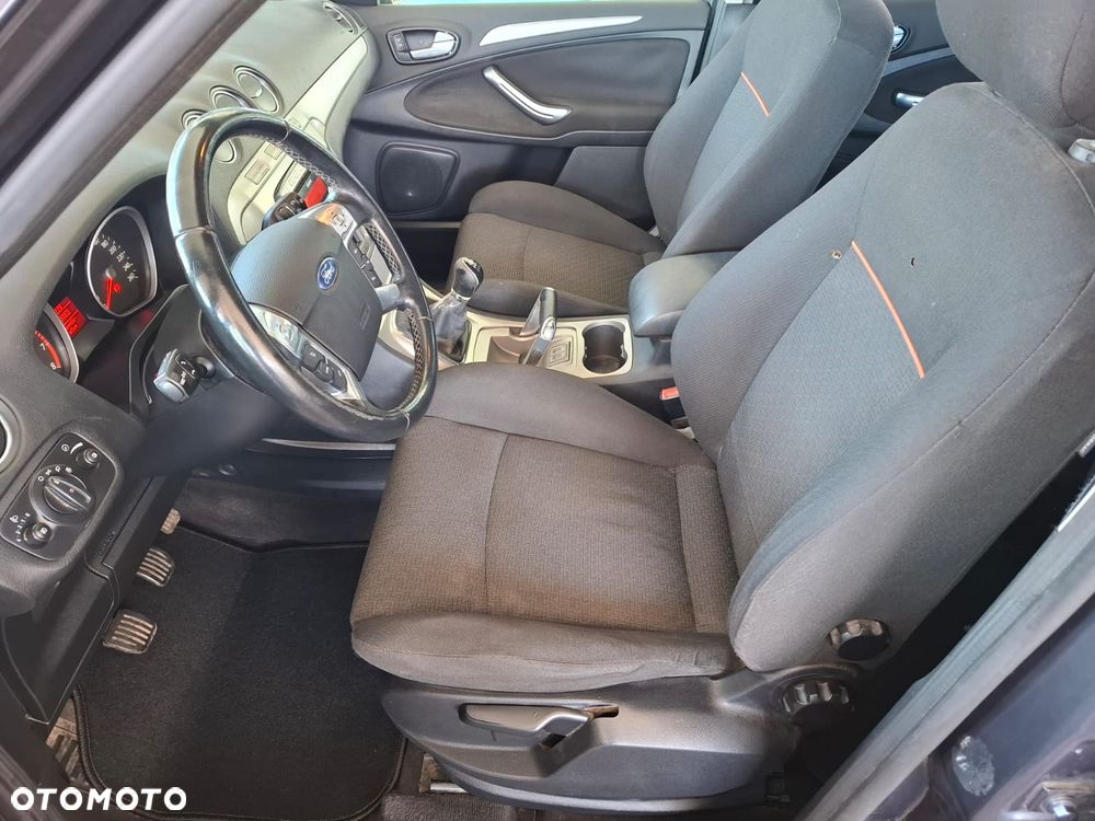 Ford S-Max 2.0 Titanium - 32