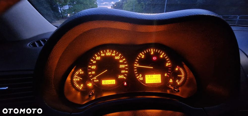 Toyota Avensis - 14