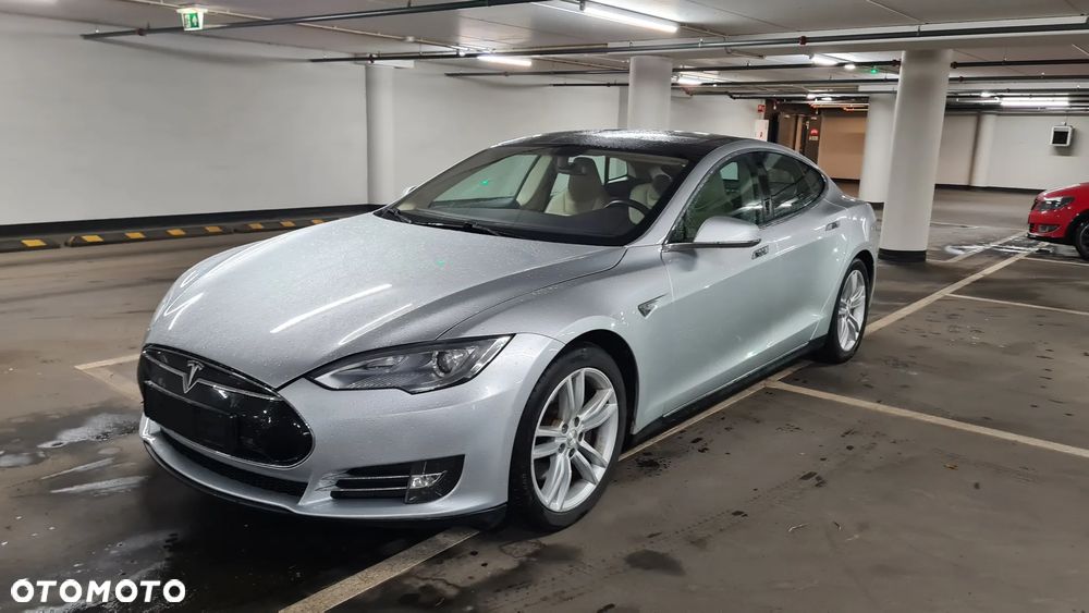 Tesla Model S 85 - 1