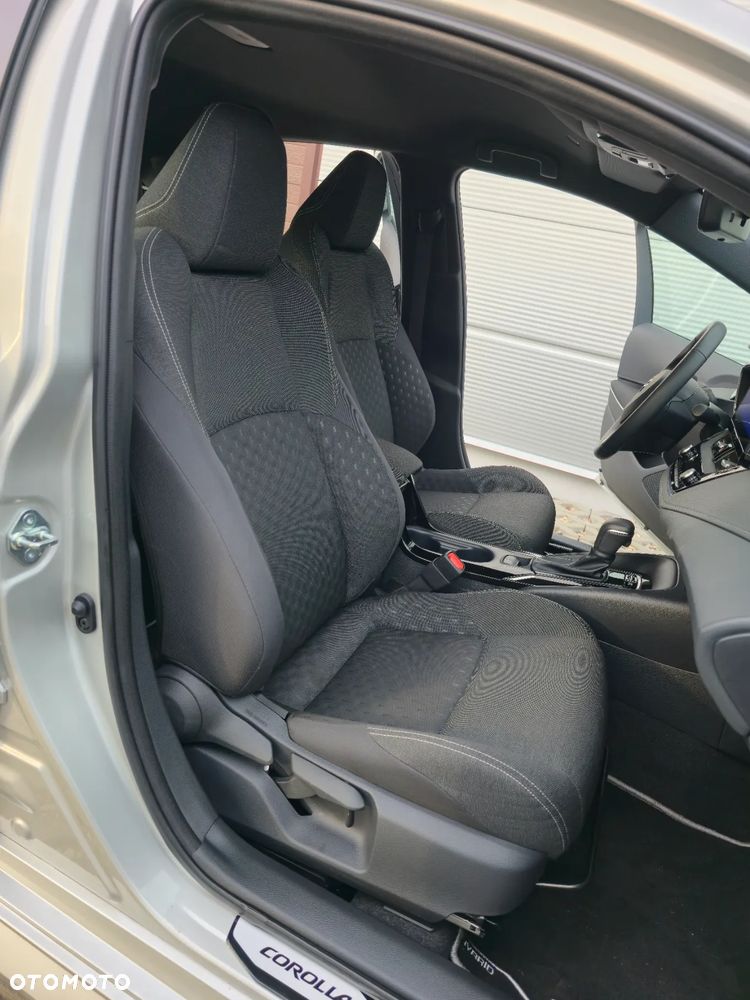 Toyota Corolla 1.8 Hybrid Executive - 28