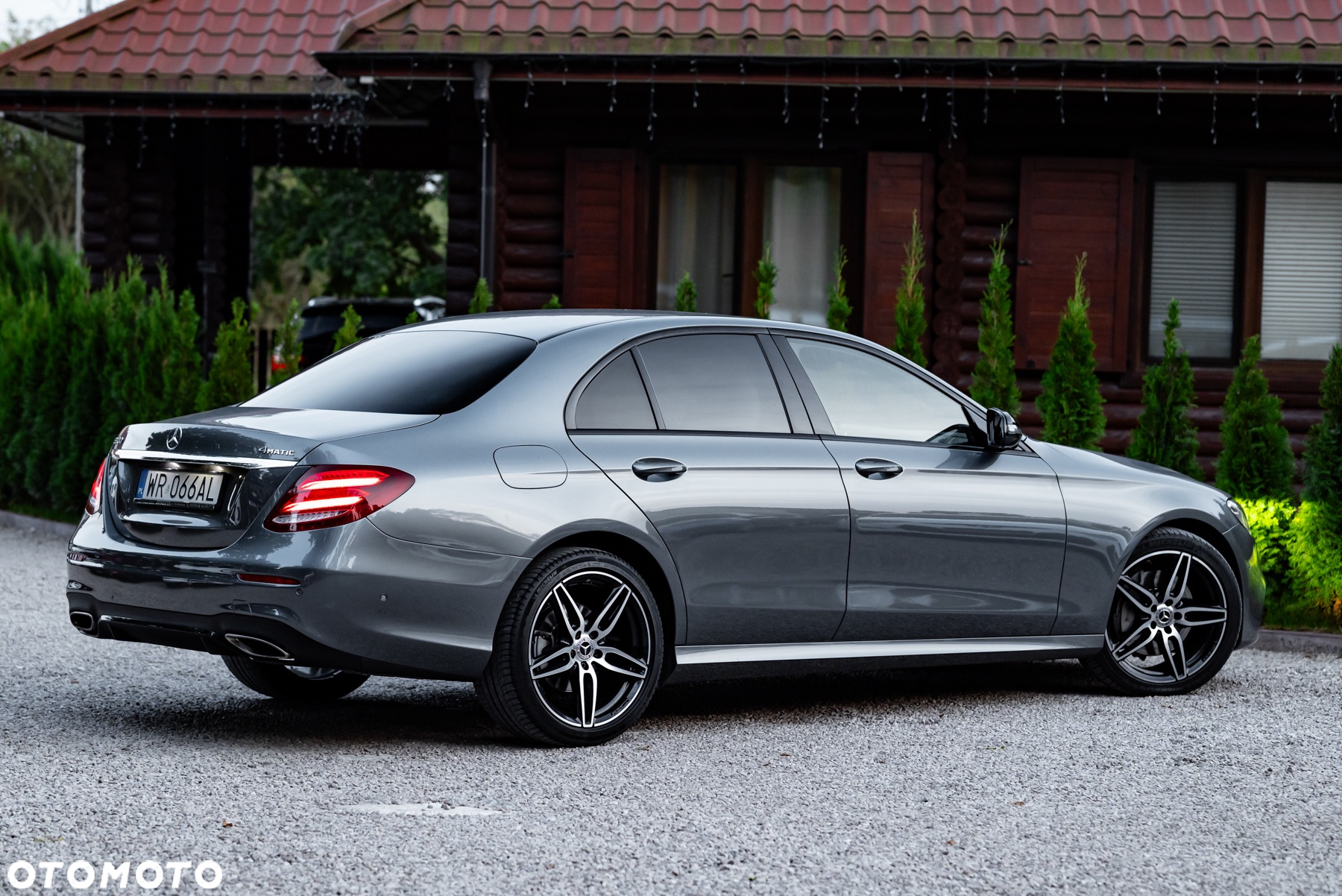 Mercedes-Benz Klasa E 200 4Matic 9G-TRONIC - 16