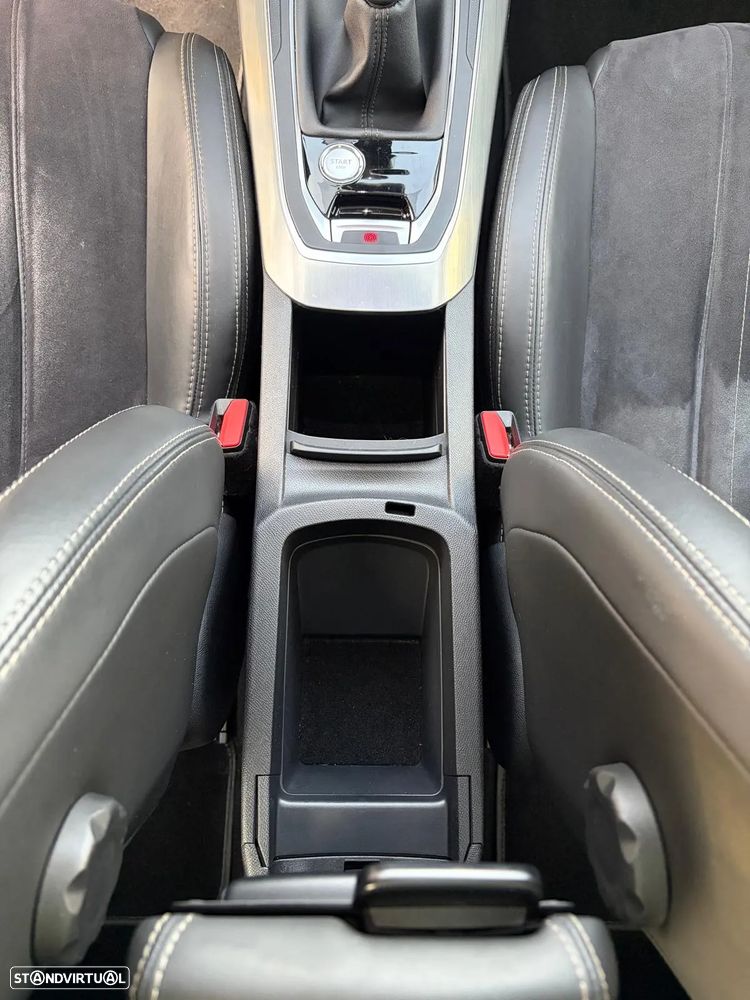 Peugeot 308 1.2 PureTech Allure J17 - 45