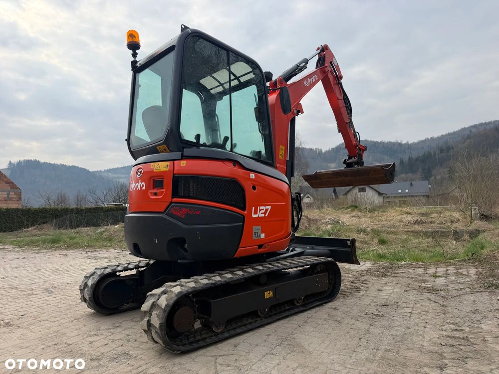 Kubota U27 Minikoparka koparka gąsienicowa 2.8 tony. jak Nówka sztuka z salonu! 2017 rok. 2200mtg. Przywieziona z Gospodarstwa Norweskiego! Zadbana Maszyna ani deka luzów i wycieków. Aktualna Dekra dokumentacja BMWT! Szybkozłącze Hydrauliczne. Szybka wolna jazda.Zamki na tłokach. Wersja Norweska!! OKAZJA - 3