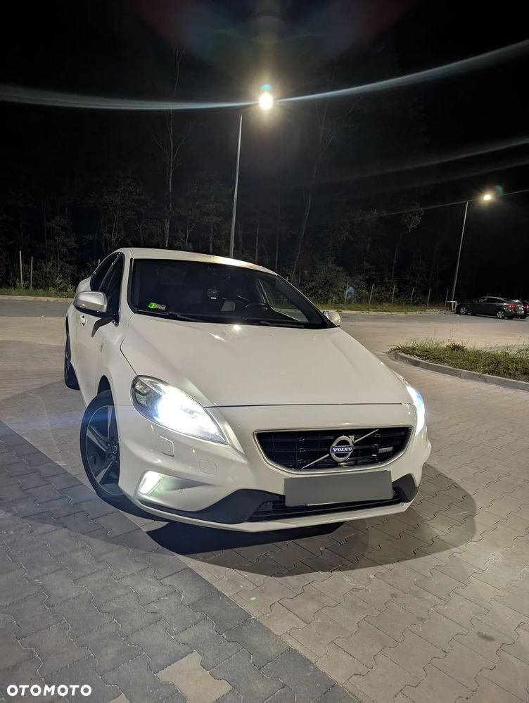 Volvo V40 D3 R-Design - 18