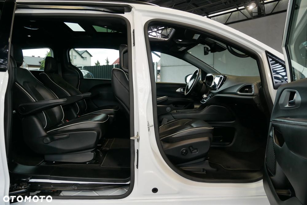 Chrysler Pacifica - 9
