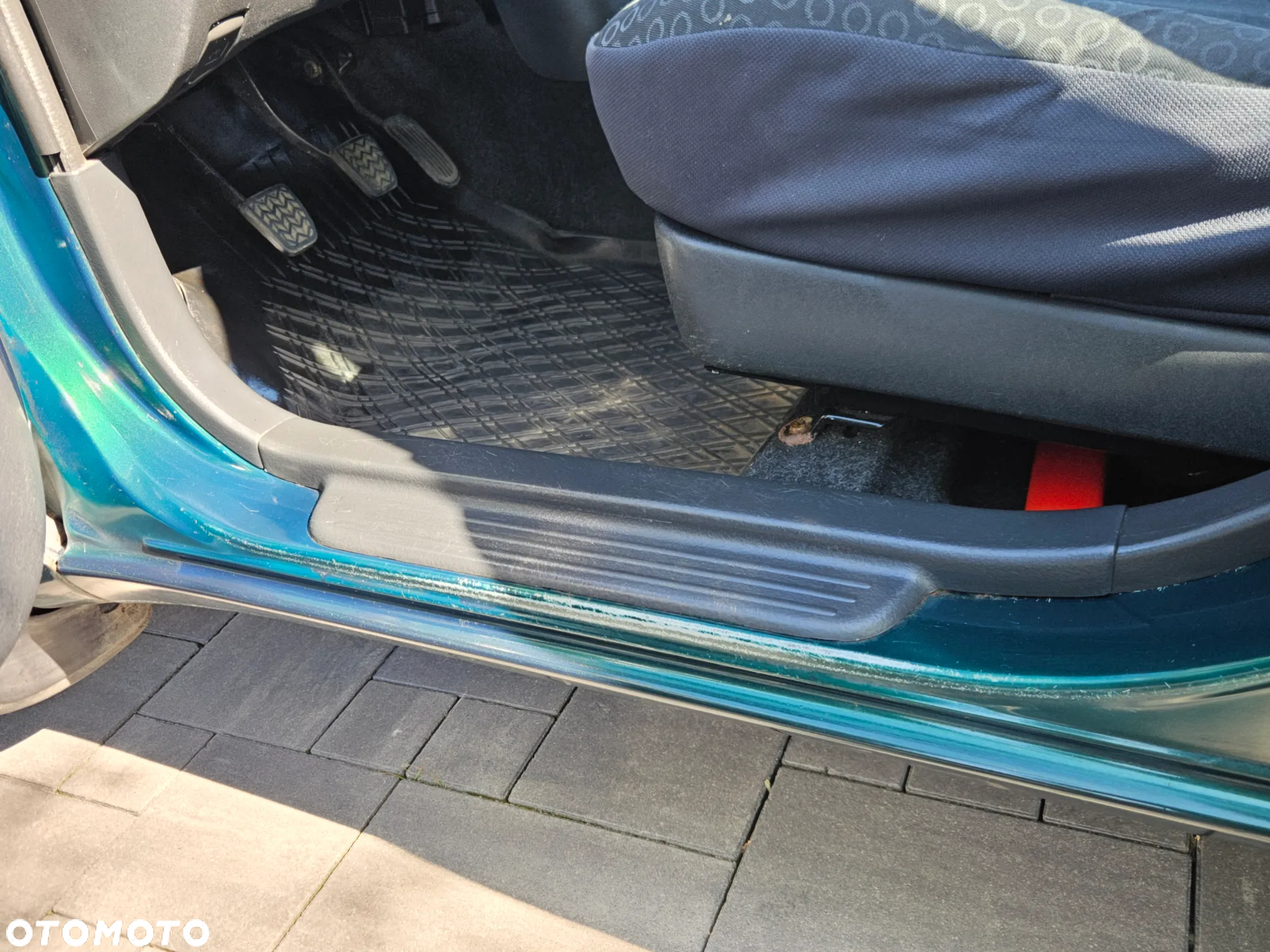 Toyota Yaris 1.0 Terra - 11